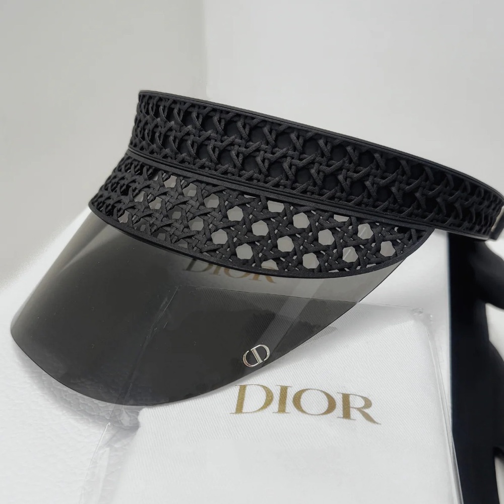 VeryDior Elegant Black Woven Visor